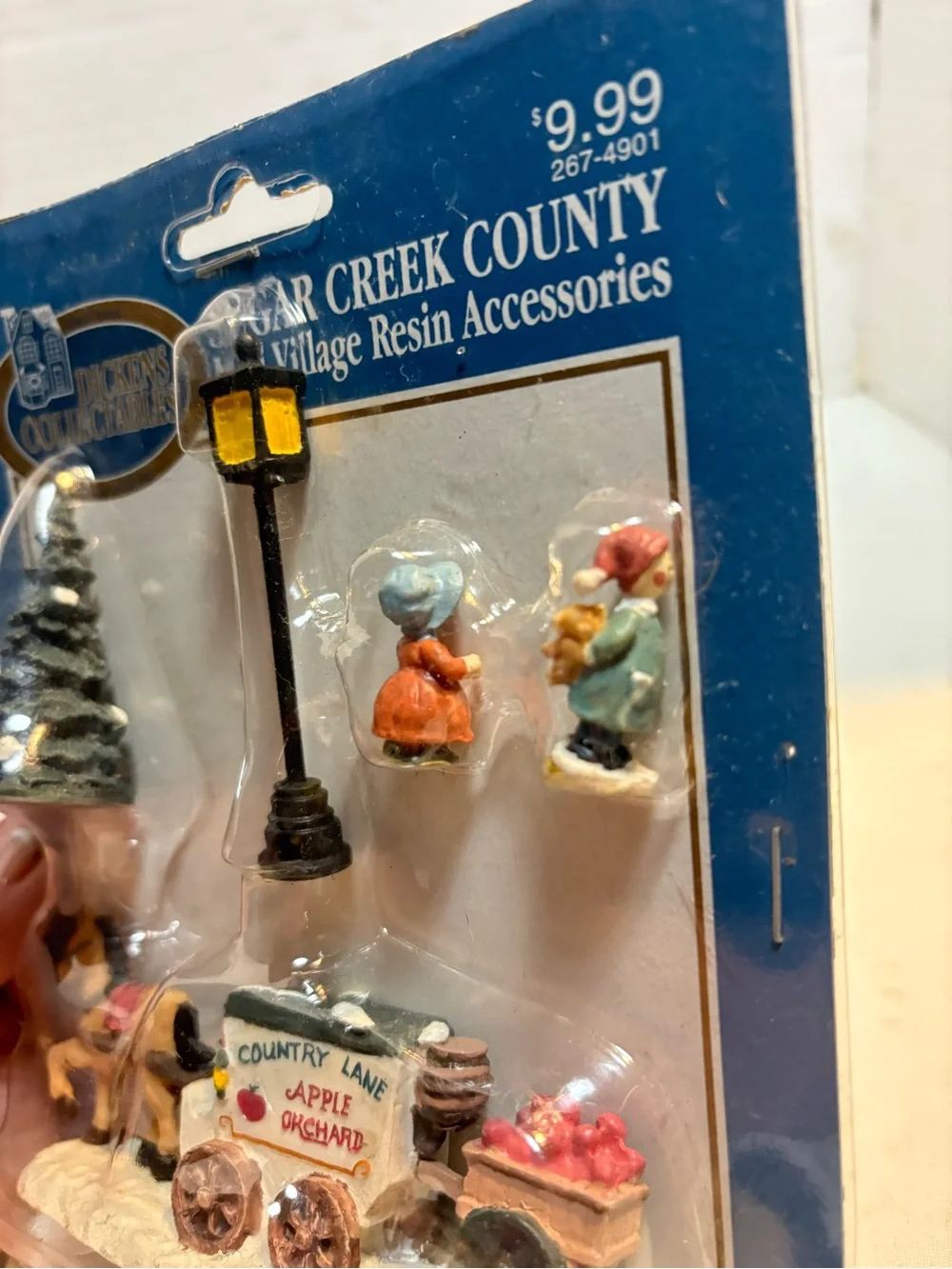 Dickens Collectibles Sugar Creek County miniature resin horse-drawn wagon apples - Picture 3 of 6